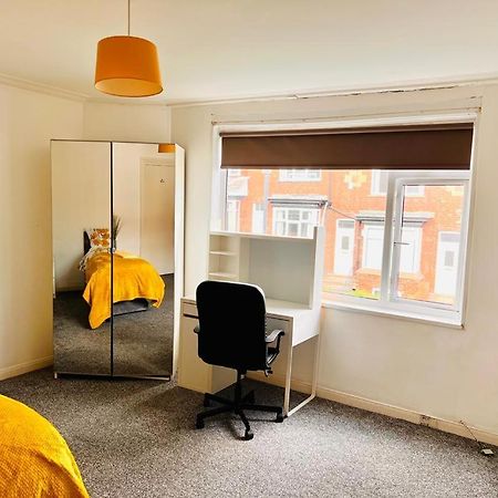 Private Room Close To Leeds University And City Centre Buitenkant foto