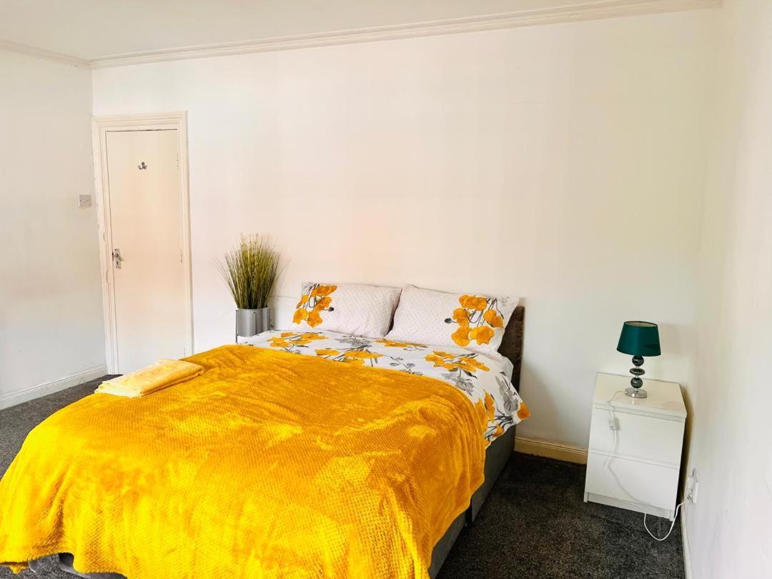 Private Room Close To Leeds University And City Centre Buitenkant foto