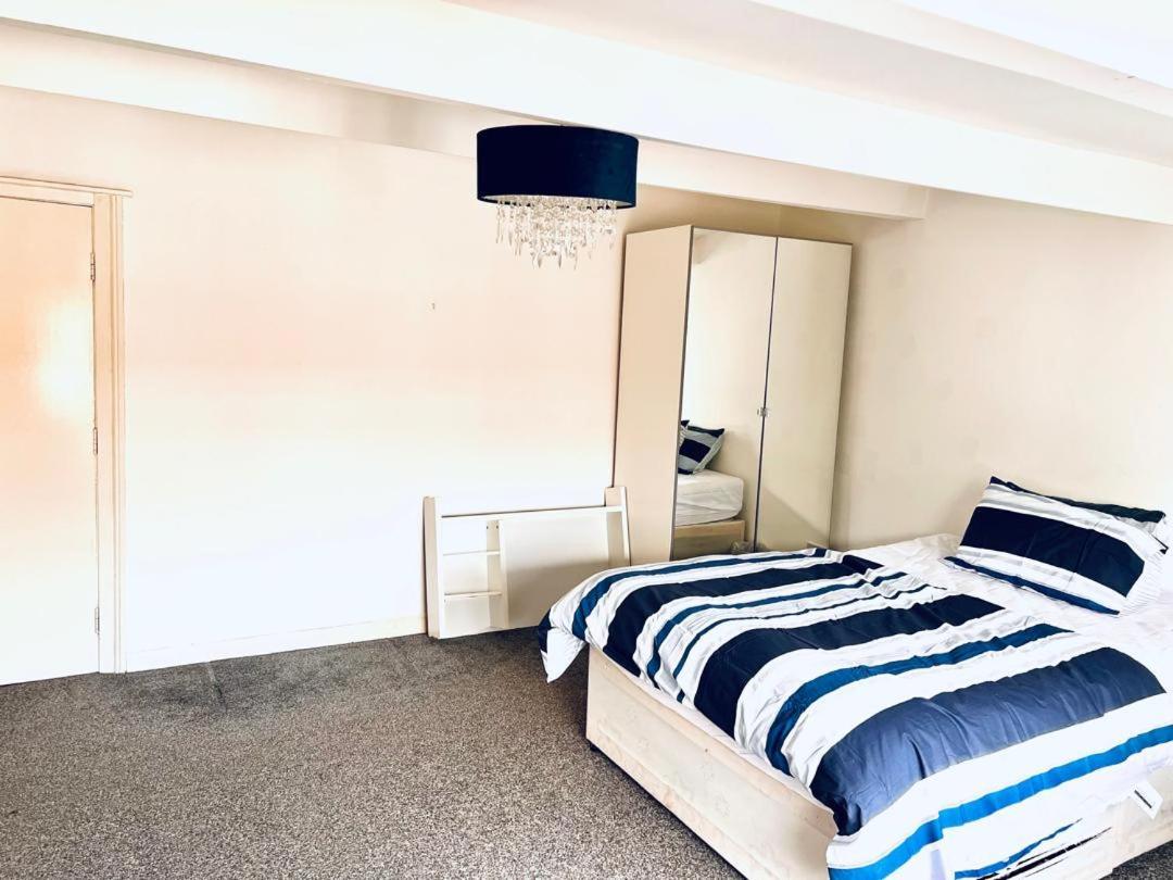 Private Room Close To Leeds University And City Centre Buitenkant foto