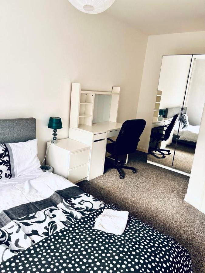 Private Room Close To Leeds University And City Centre Buitenkant foto