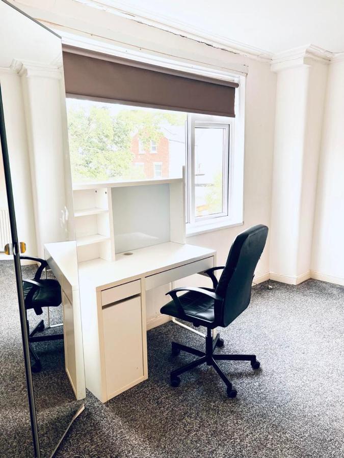 Private Room Close To Leeds University And City Centre Buitenkant foto