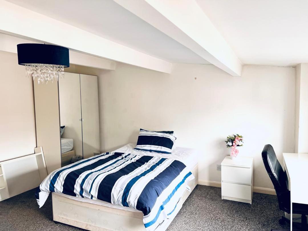 Private Room Close To Leeds University And City Centre Buitenkant foto