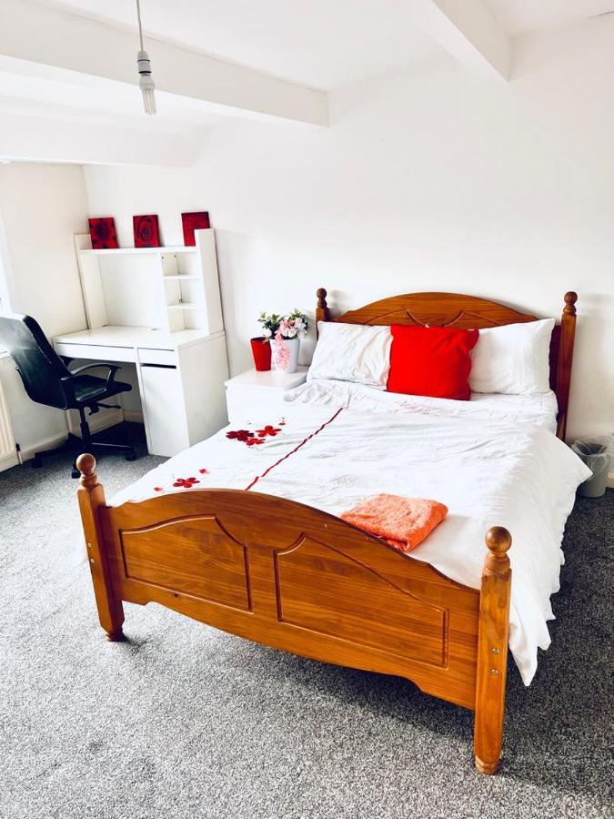 Private Room Close To Leeds University And City Centre Buitenkant foto