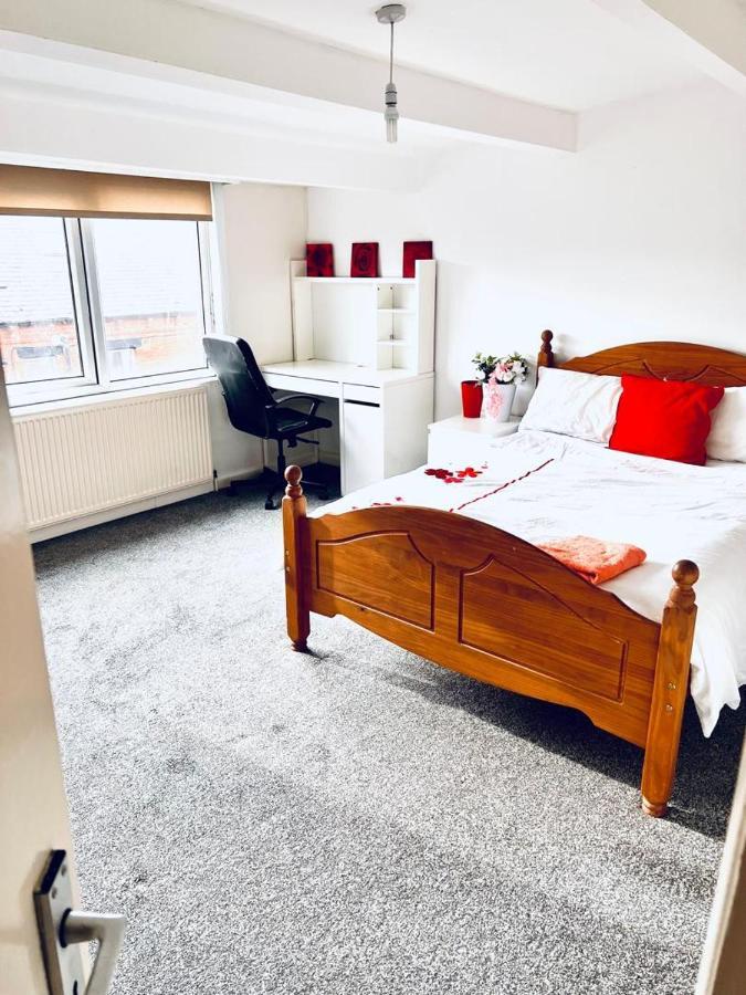 Private Room Close To Leeds University And City Centre Buitenkant foto