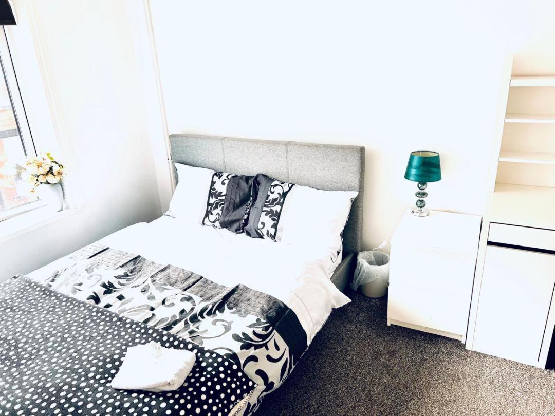 Private Room Close To Leeds University And City Centre Buitenkant foto