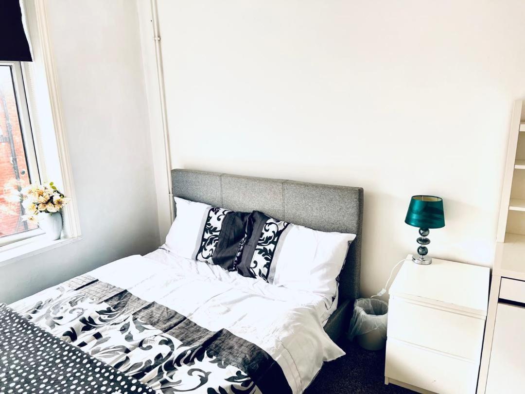 Private Room Close To Leeds University And City Centre Buitenkant foto