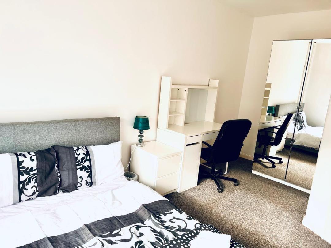 Private Room Close To Leeds University And City Centre Buitenkant foto