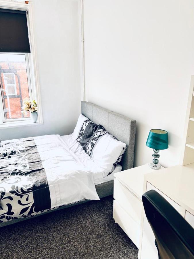 Private Room Close To Leeds University And City Centre Buitenkant foto