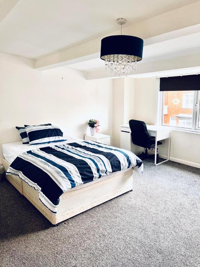 Private Room Close To Leeds University And City Centre Buitenkant foto