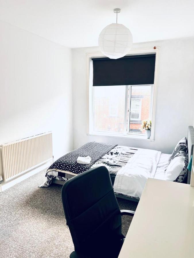 Private Room Close To Leeds University And City Centre Buitenkant foto